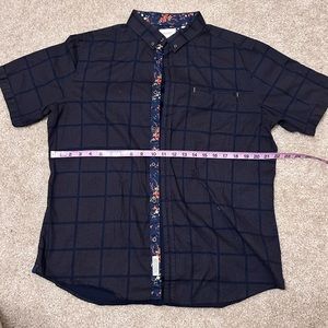 Mens short sleeve casual dress shirt.